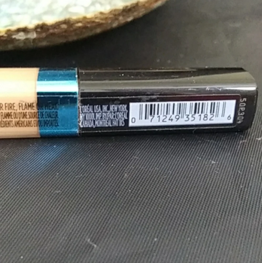 L'Oreal Infallible Pro Glow Concealer Shade 05 Color Sand Beige